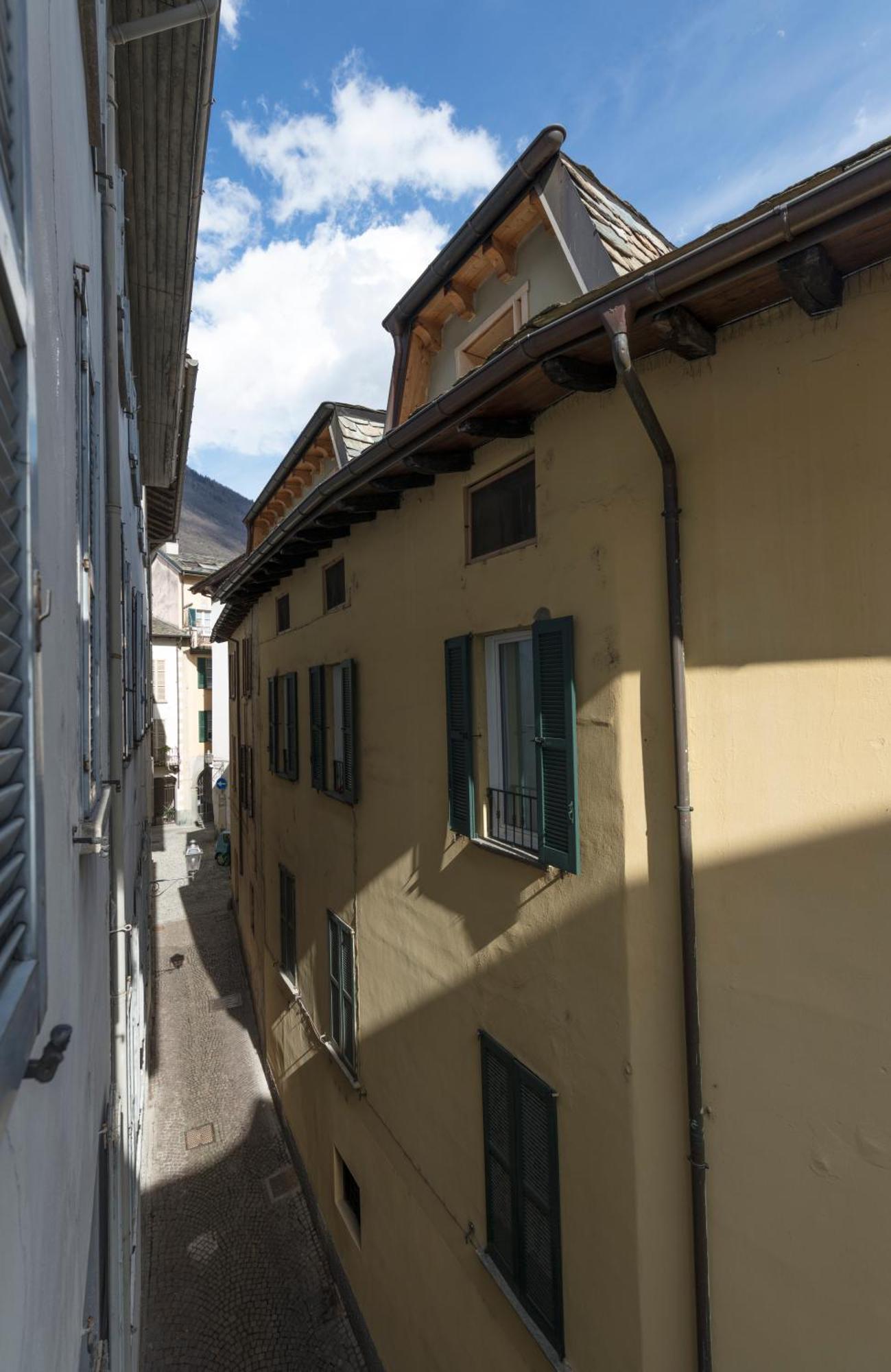 Casa Parravicini Apartment Sondrio Bagian luar foto
