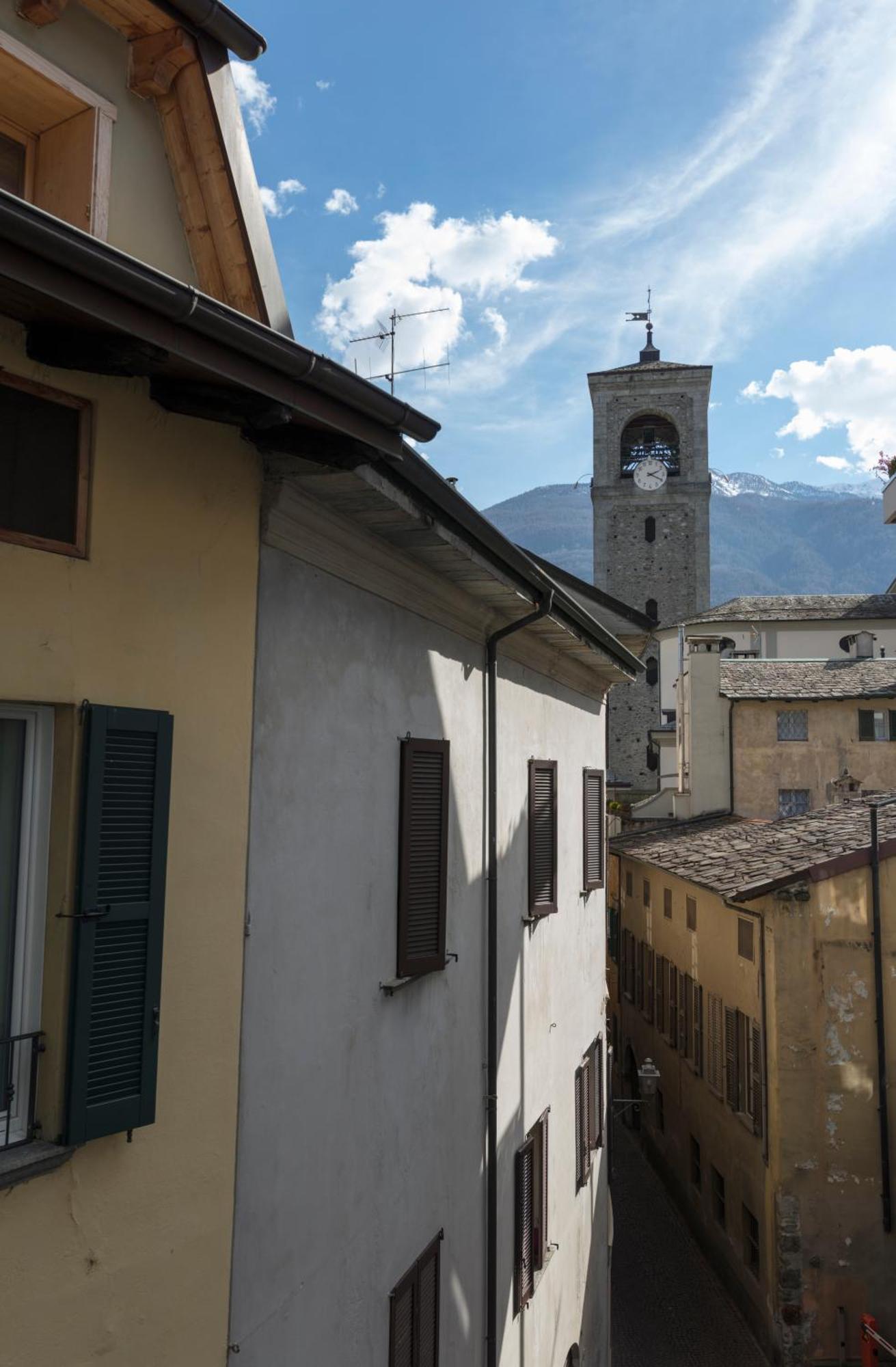 Casa Parravicini Apartment Sondrio Bagian luar foto